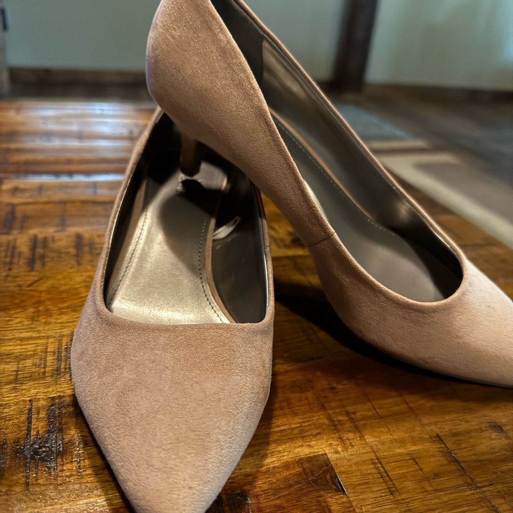 Worthington Cream and Pink Pointed Toe Heels - Picture 2 of 5
